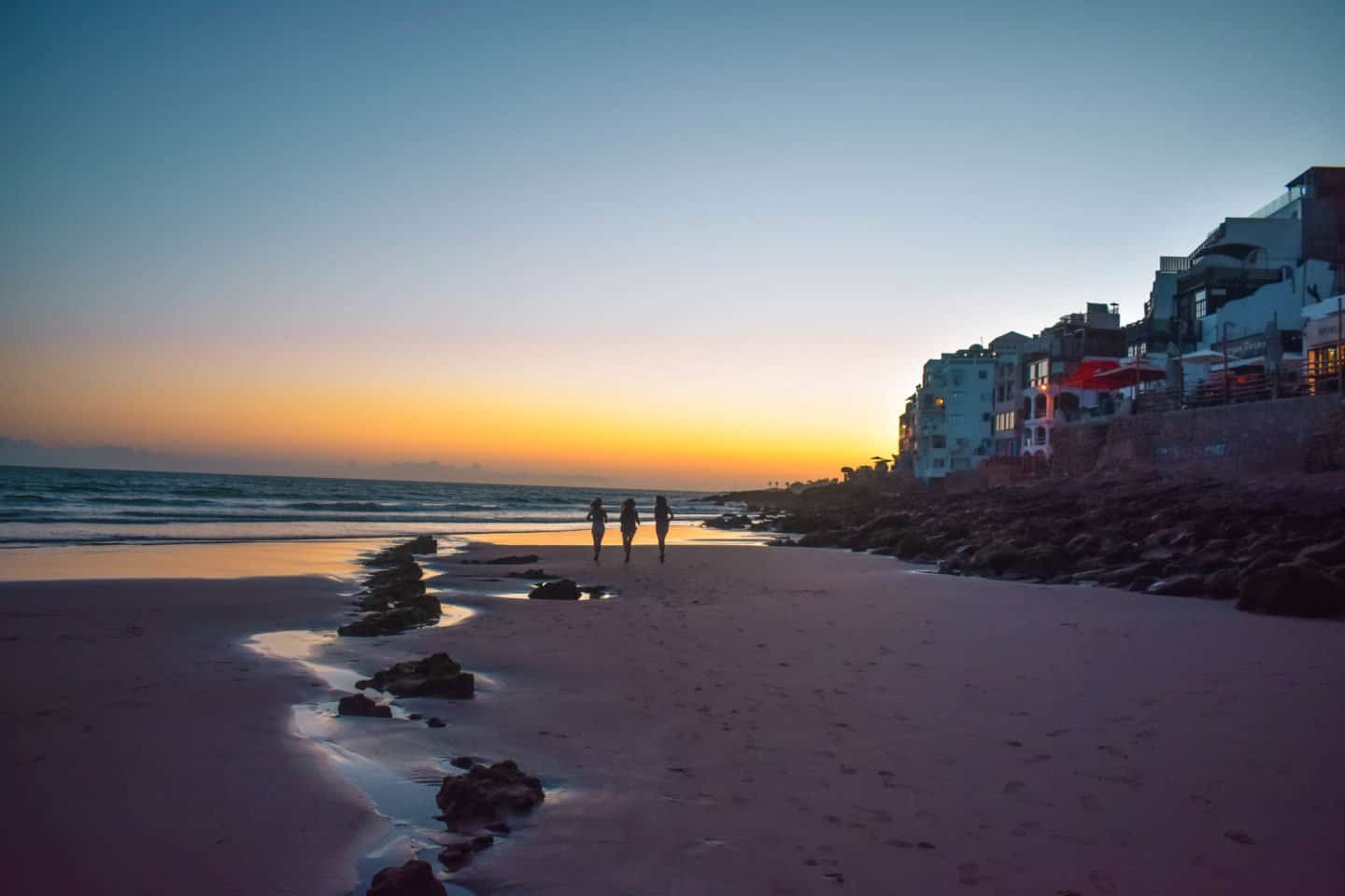 Découverte de Taghazout : Le Paradis du Surf et des Plages au Maroc